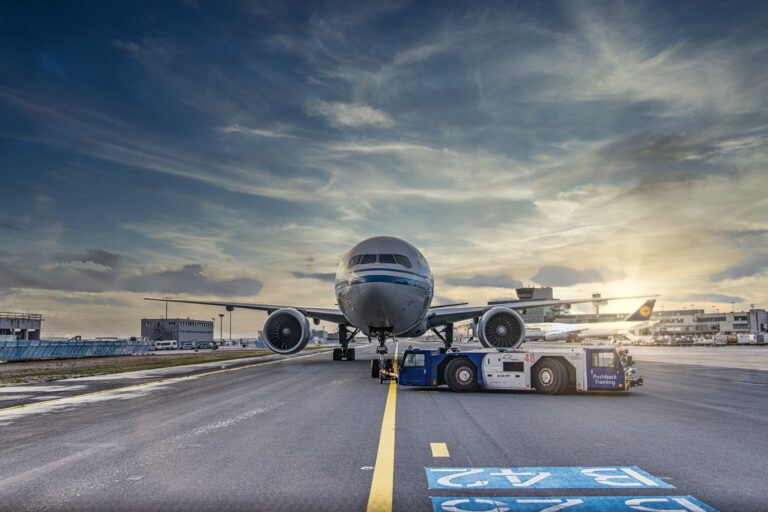airplane-g48116097d_1920